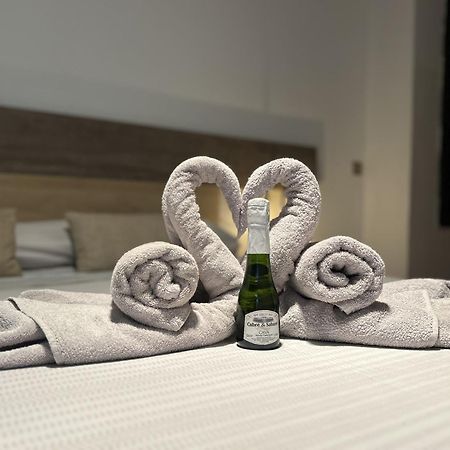 Lujo A Tu Alcance Con Spa Y Garaje Pleno Centro Huelva Ngoại thất bức ảnh