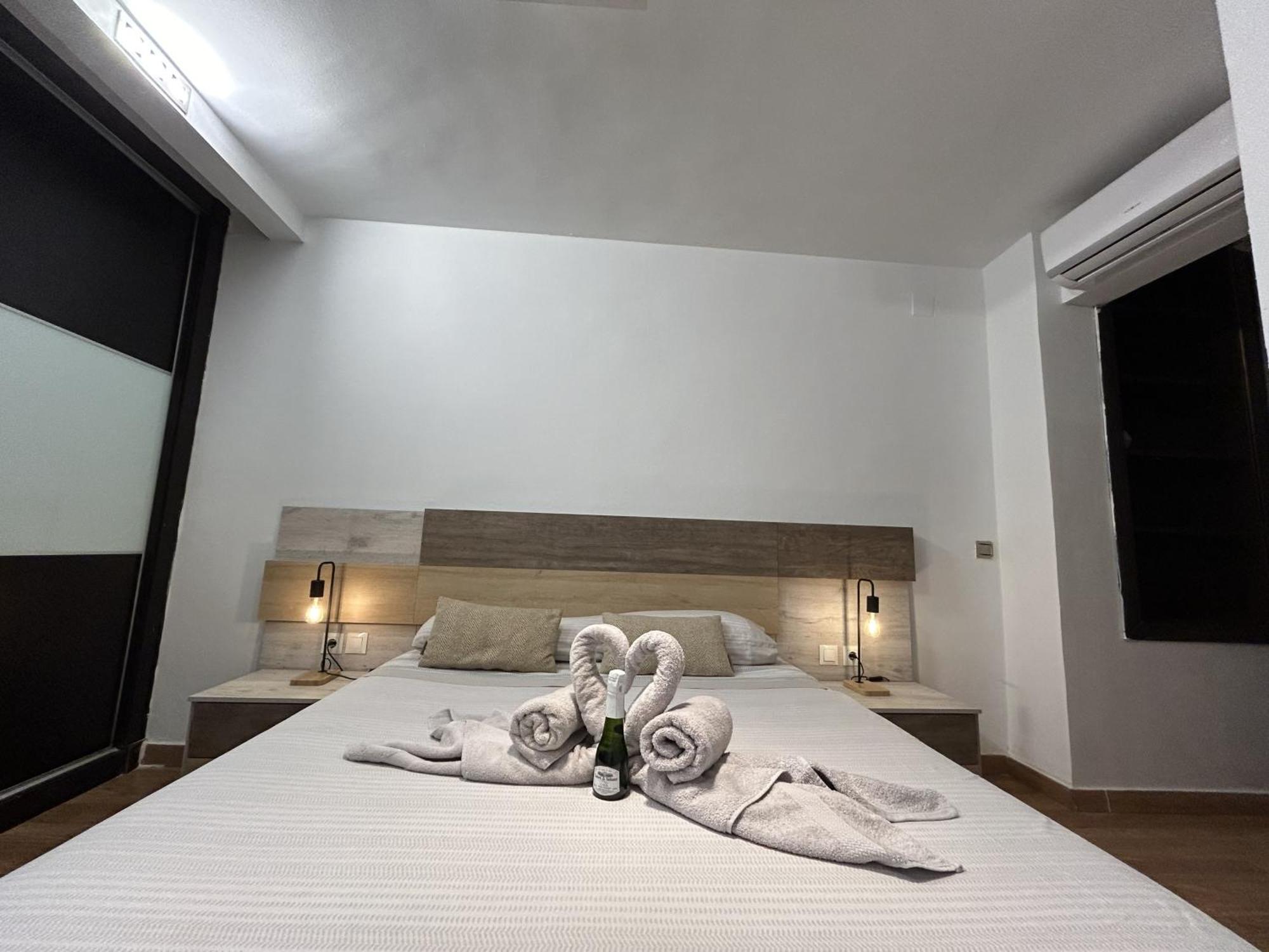 Lujo A Tu Alcance Con Spa Y Garaje Pleno Centro Huelva Ngoại thất bức ảnh