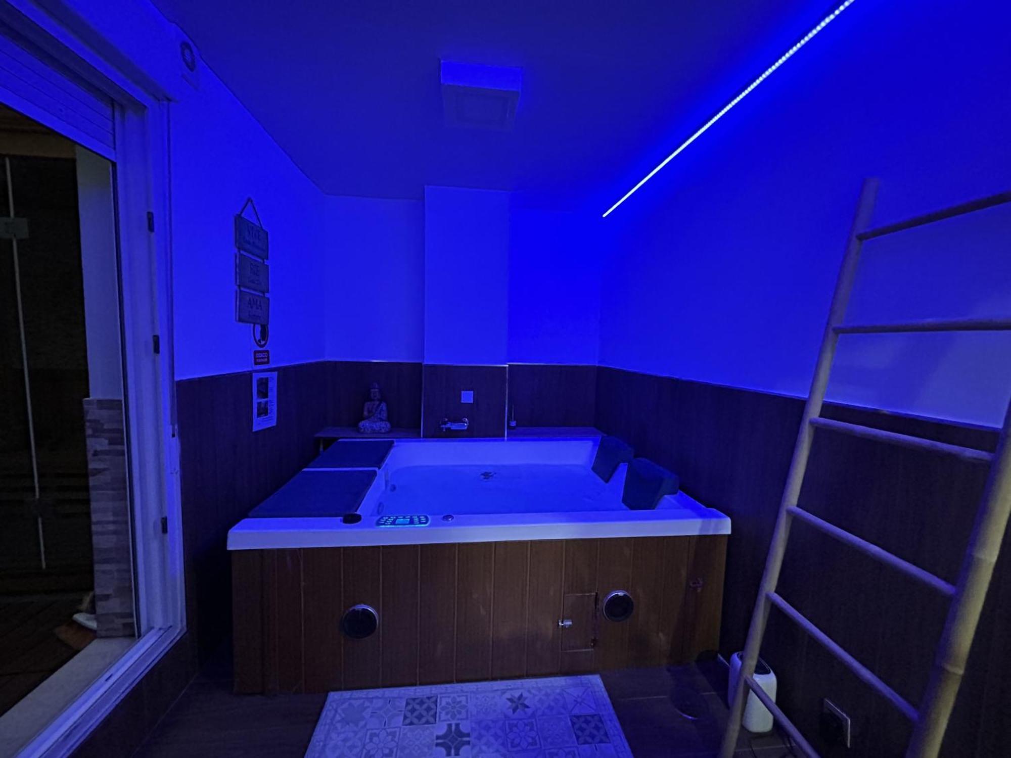 Lujo A Tu Alcance Con Spa Y Garaje Pleno Centro Huelva Ngoại thất bức ảnh