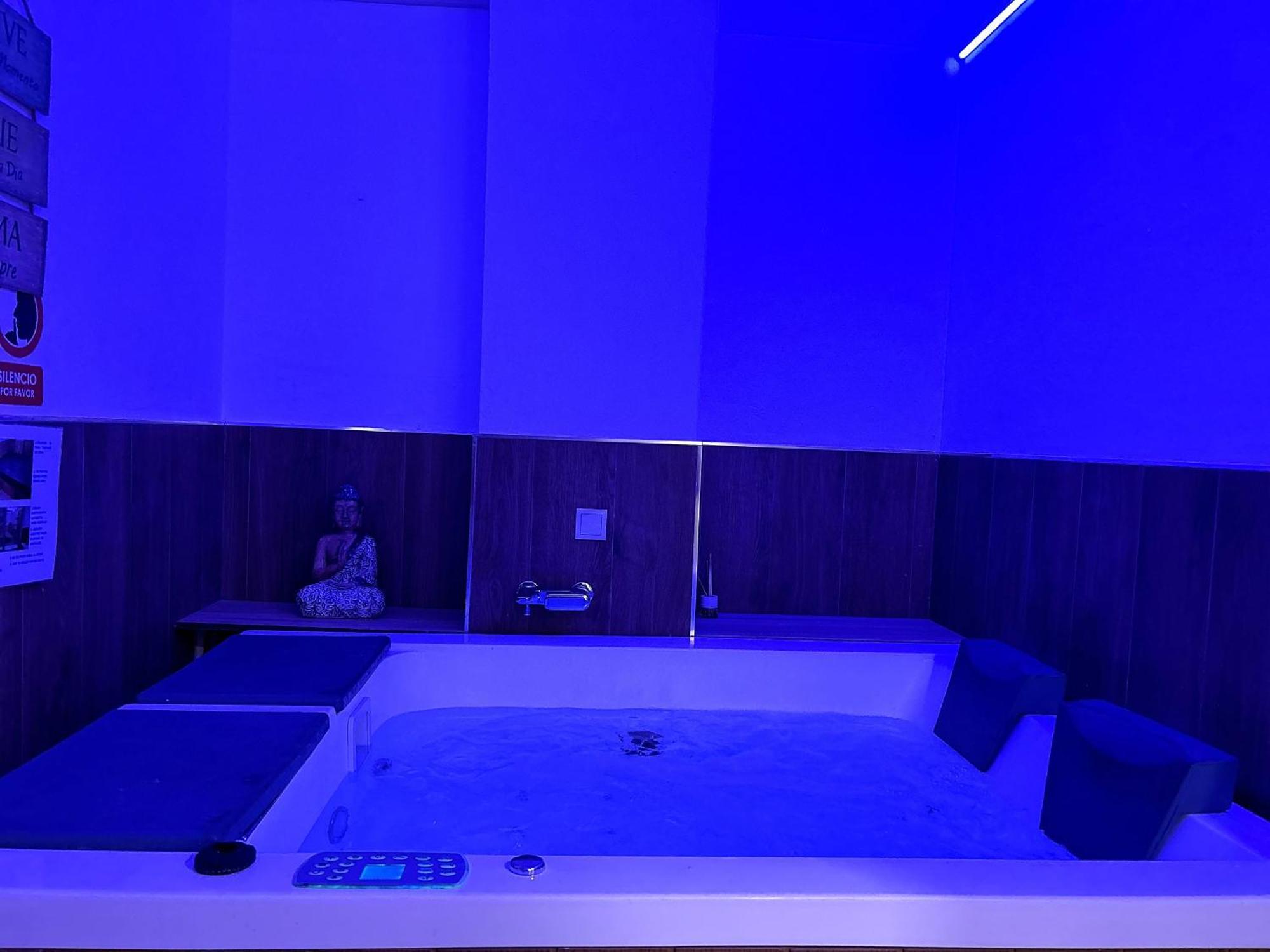 Lujo A Tu Alcance Con Spa Y Garaje Pleno Centro Huelva Ngoại thất bức ảnh