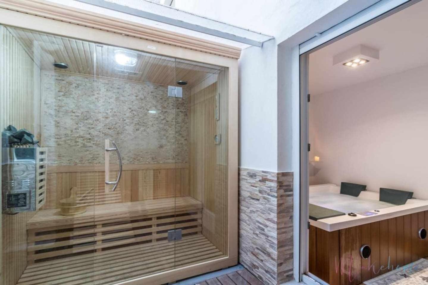Lujo A Tu Alcance Con Spa Y Garaje Pleno Centro Huelva Ngoại thất bức ảnh