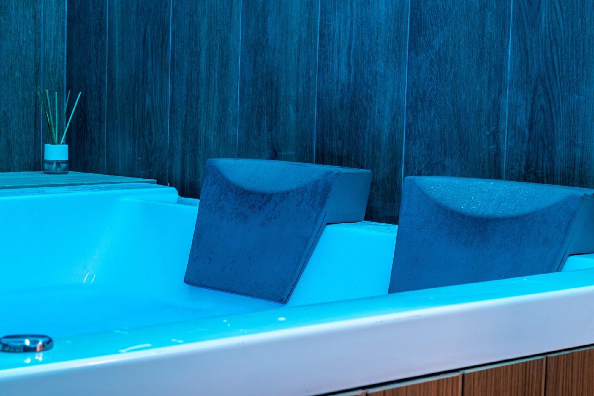 Lujo A Tu Alcance Con Spa Y Garaje Pleno Centro Huelva Ngoại thất bức ảnh