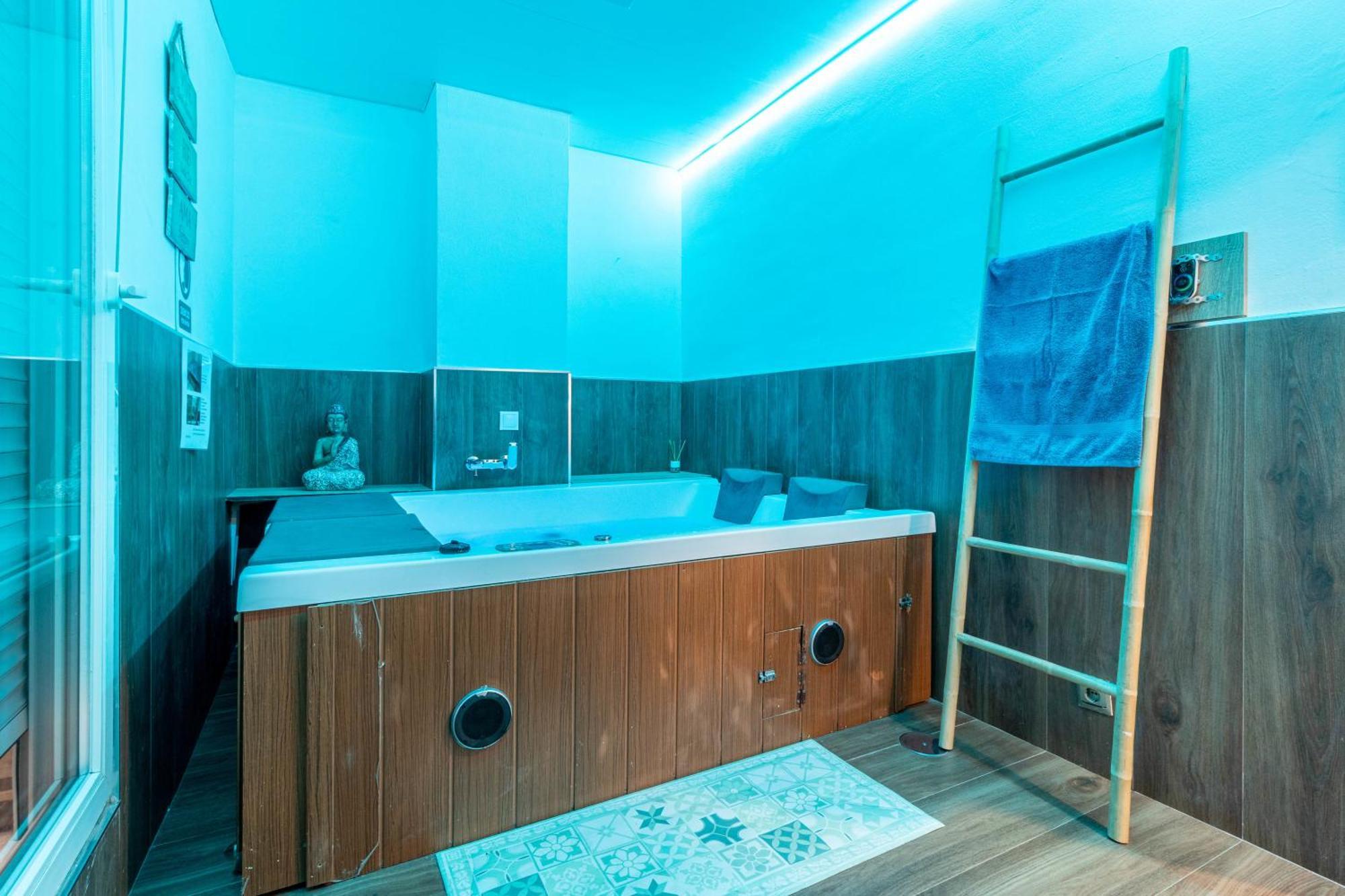Lujo A Tu Alcance Con Spa Y Garaje Pleno Centro Huelva Ngoại thất bức ảnh