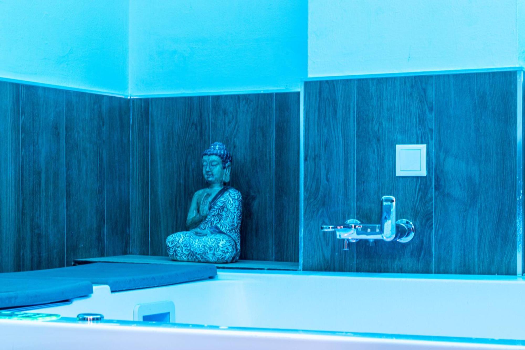 Lujo A Tu Alcance Con Spa Y Garaje Pleno Centro Huelva Ngoại thất bức ảnh