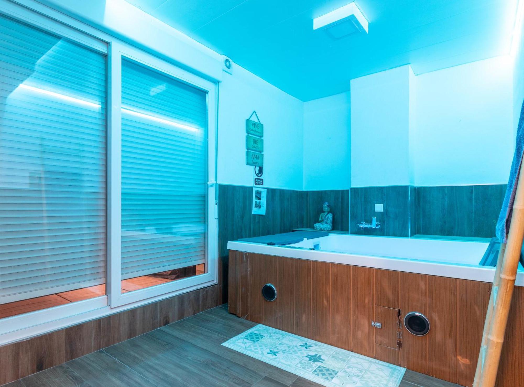 Lujo A Tu Alcance Con Spa Y Garaje Pleno Centro Huelva Ngoại thất bức ảnh