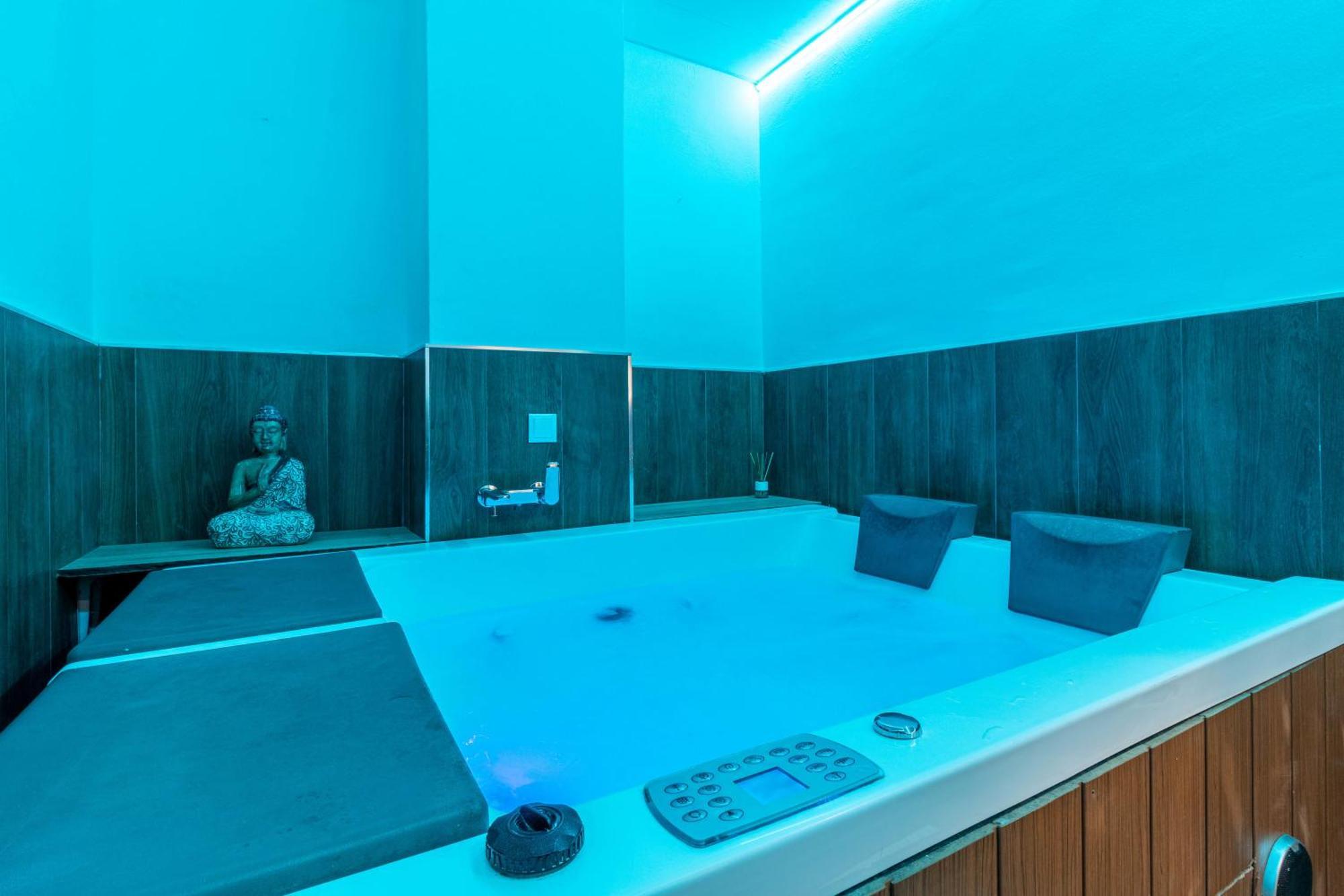 Lujo A Tu Alcance Con Spa Y Garaje Pleno Centro Huelva Ngoại thất bức ảnh