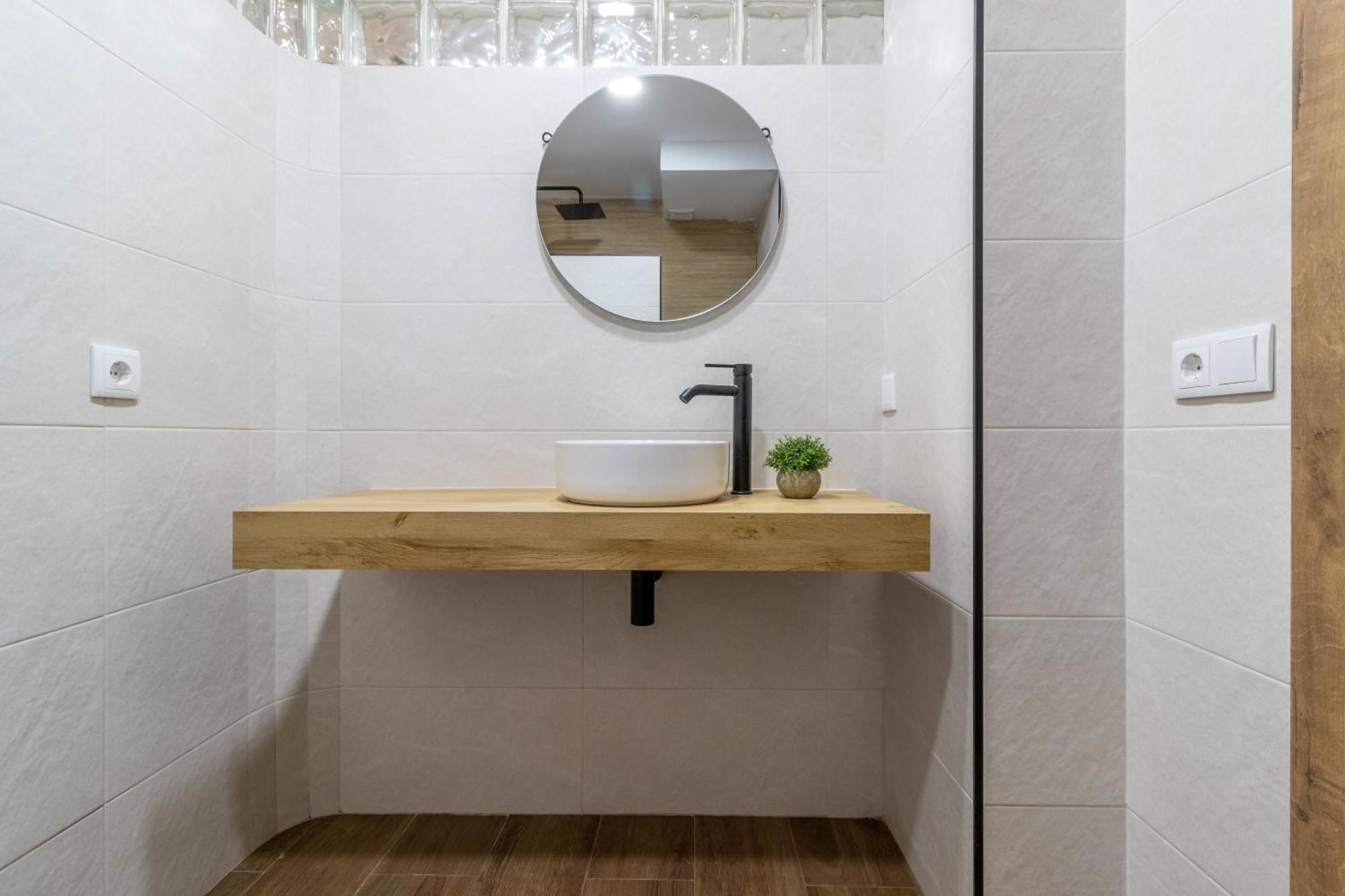 Lujo A Tu Alcance Con Spa Y Garaje Pleno Centro Huelva Ngoại thất bức ảnh